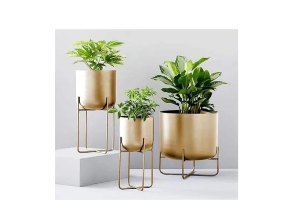metal plantter gold finish